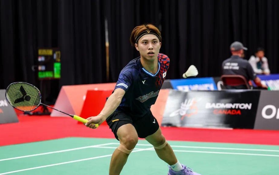 脸上流露出 脸上流露出